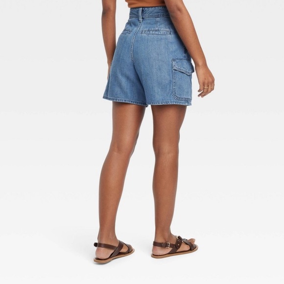 Universal Thread® Women’s High-Rise Denim Cargo Shorts - Picture 5 of 8